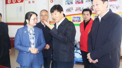 廣西壯族自治區(qū)黨委委員、常委、副書記劉小明蒞臨百裕集團(tuán)環(huán)江車間調(diào)研