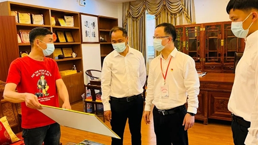 惠安縣委常委、組織部部長洪亞清蒞臨百裕集團(tuán)研發(fā)中心調(diào)研指導(dǎo)工作